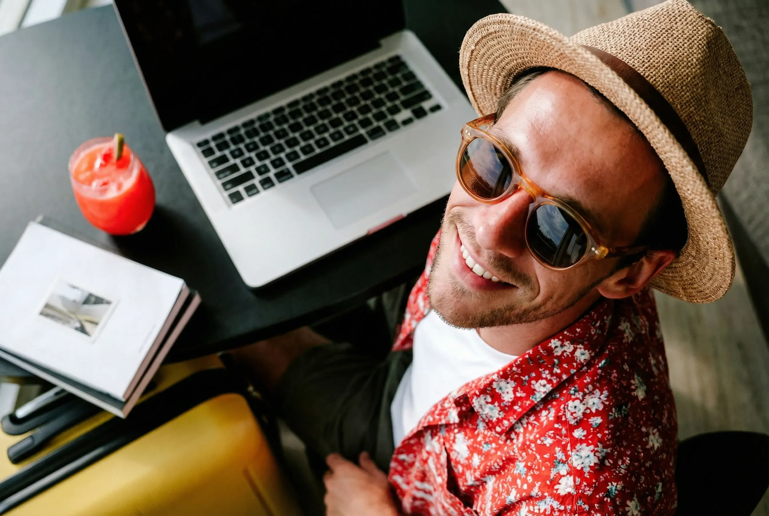 Работодатель не отпускает в отпуск: имеет ли он на это право и что делать сотруднику